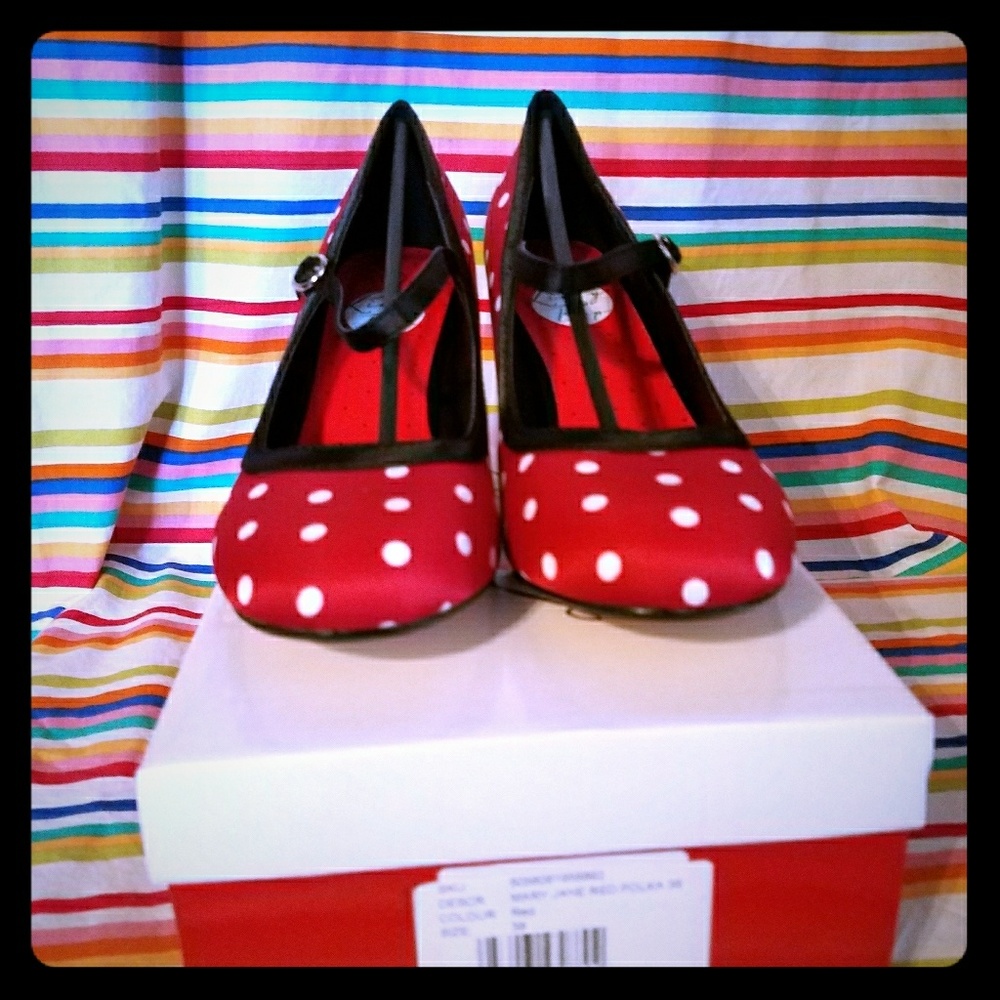 Lindy bop red polka dot kitten heeled Mary janes
